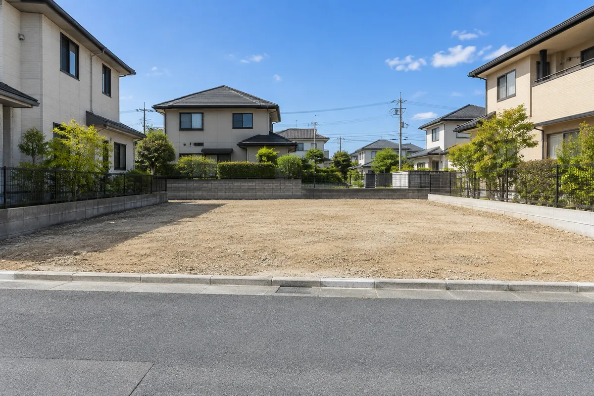住宅街にある建物のない土地